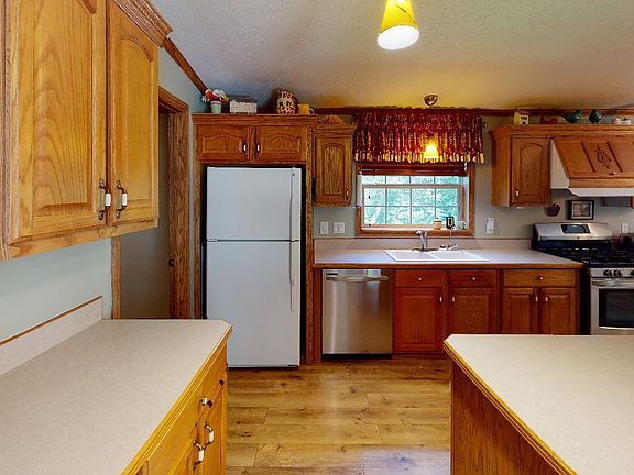 5th image of 26288 Riverview Dr