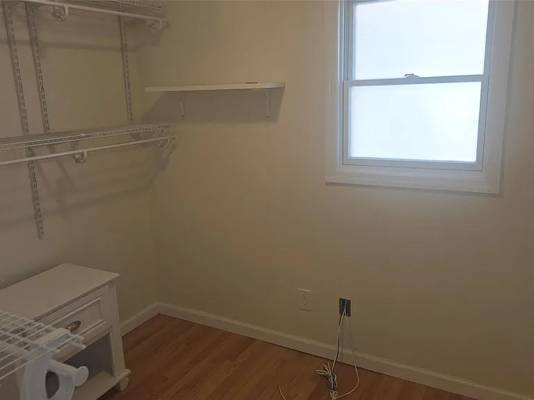 229 E Walnut St — Photo 10
