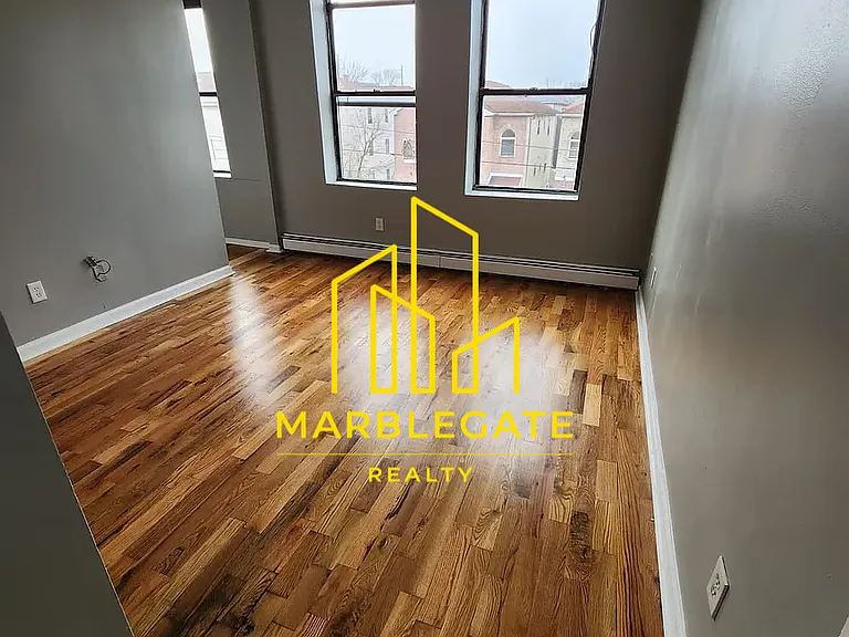 136 S 7th St #33R — Photo 6