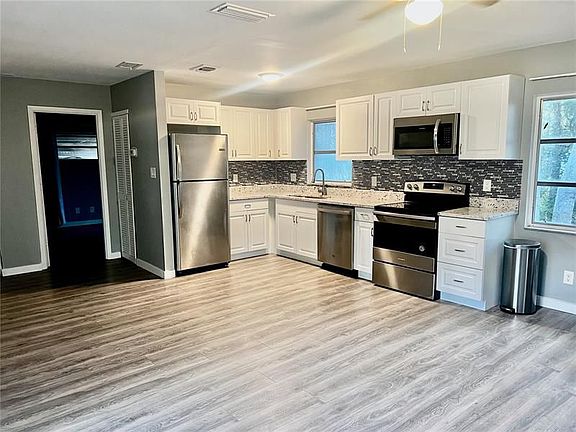 5th image of 827 42nd St Unit 1