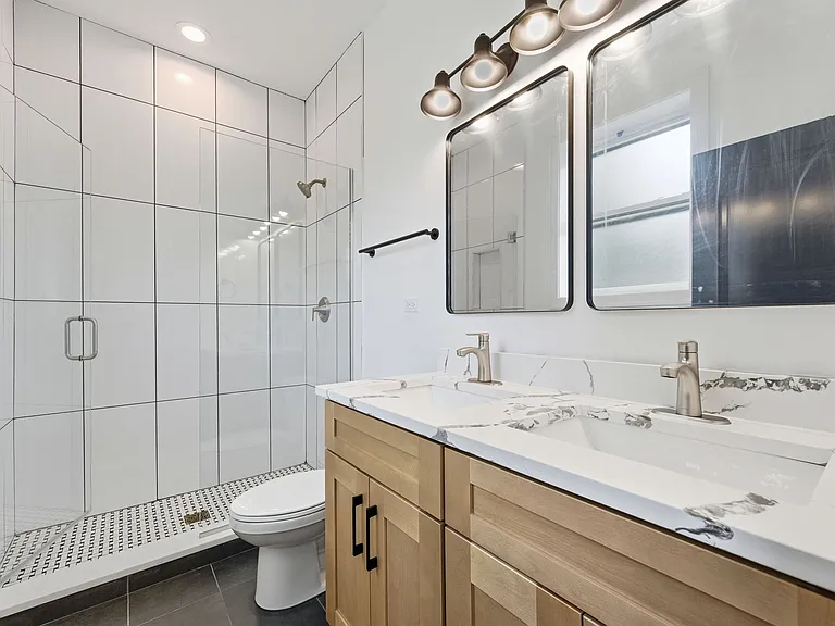 3902 S Lake Park Ave #2 — Photo 13