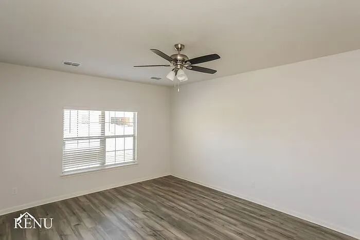 2033 Hialeah Dr — Photo 10