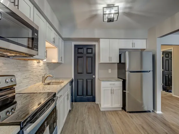 32023 W 14 Mile Rd, 32023 W Forteen Mile Rd #103, Farmington, MI 48334