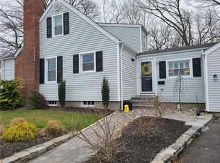 151 Metacomet Ave, Rumford, RI 02916