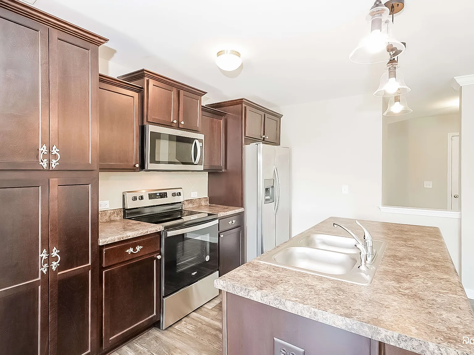 3 bed, 2.5 bath, 2000 sqft, $2,030 — Photo 4