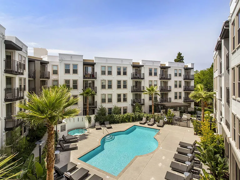 Cirrus Redwood City — Photo 2