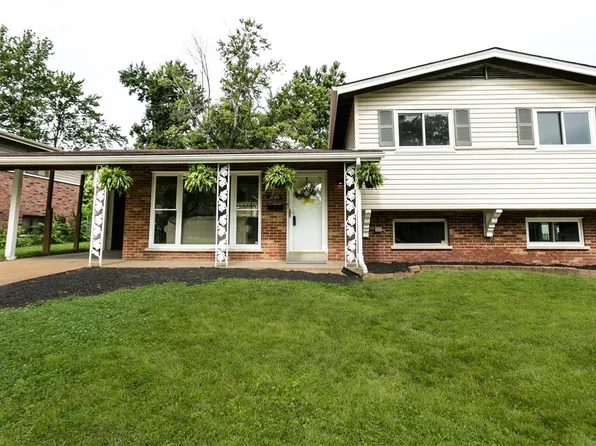 1045 Rockman Pl, Saint Louis, MO 63119