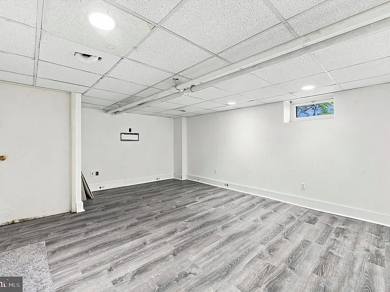 122 Wilson Ave — Photo 15
