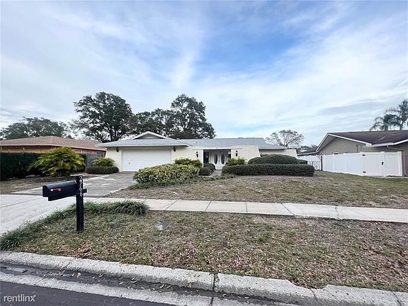 3rd image of 2766R Wildwood Dr