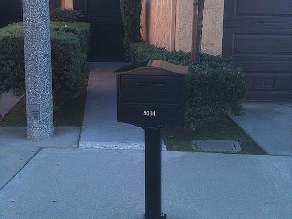 Entry & Locking Mail Box