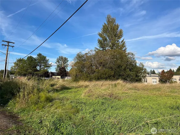 1215 9th Street SE, Puyallup, WA 98372