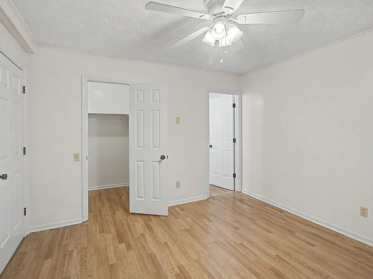 19 Shanna Dr — Photo 7