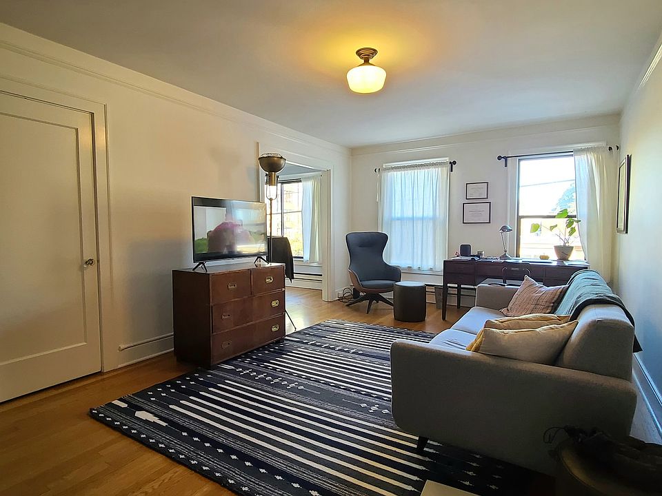 1st image of 532 Belmont Ave E #302