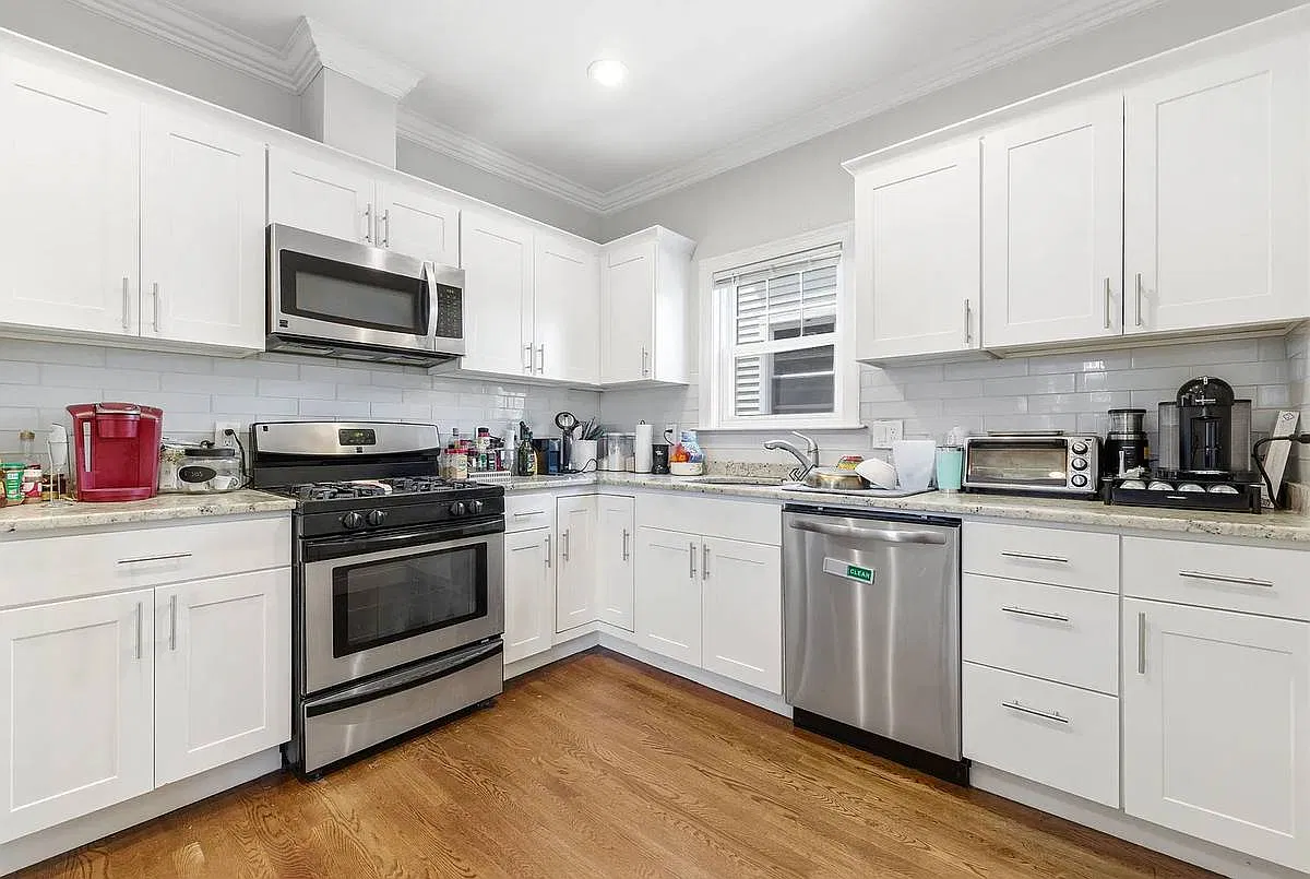 4 bed, 1.5 bath, 1300 sqft, $3,800 — Photo 1