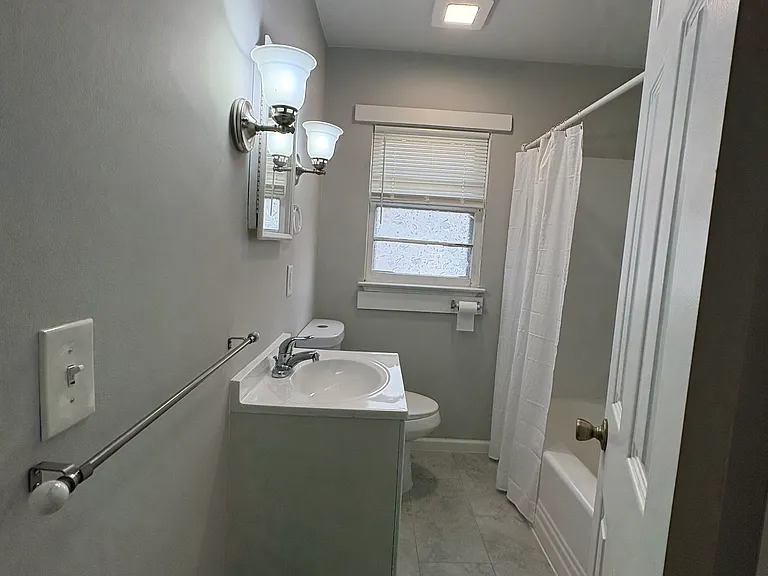2806 Harmont Ave NE — Photo 8