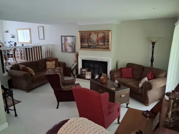 12 Meadowbrook Ln #12, Palmer, MA 01069