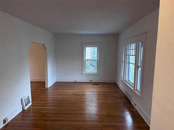 3rd image of 306 Floral Ave
