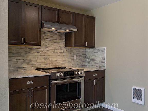 2nd image of 633 School St SE