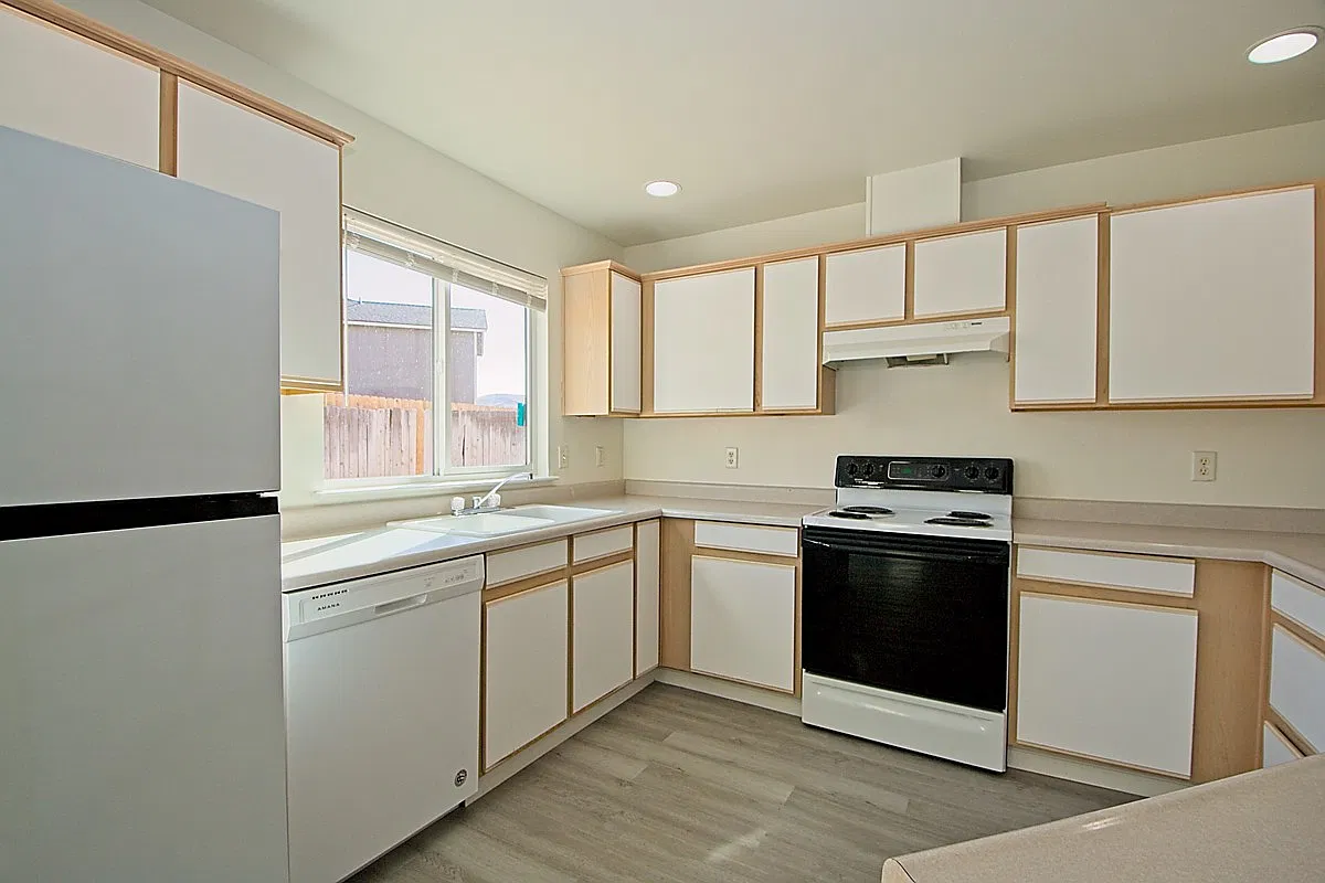 3 bed, 2.5 bath, 1600 sqft, $1,750 — Photo 4