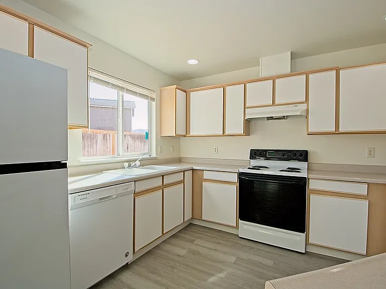 424 Valley Cir #D — Photo 4