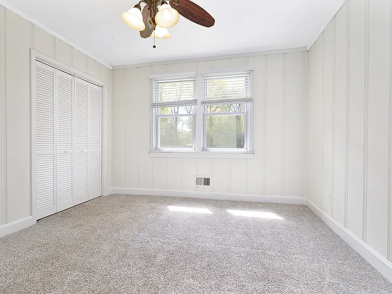 102 Tiffany Dr — Photo 12