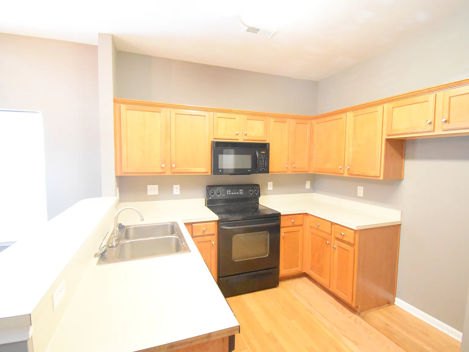 2849 Summergrove Ct — Photo 2