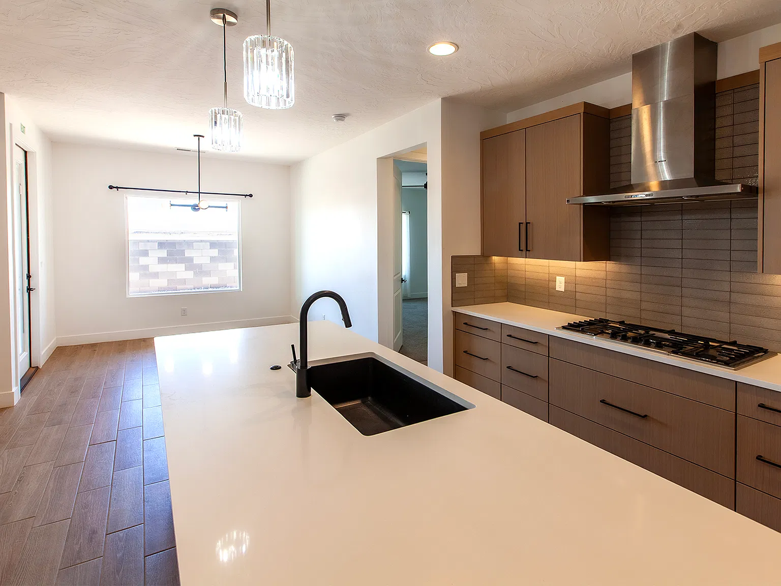 4 bed, 2116 sqft, $2,650 — Photo 4