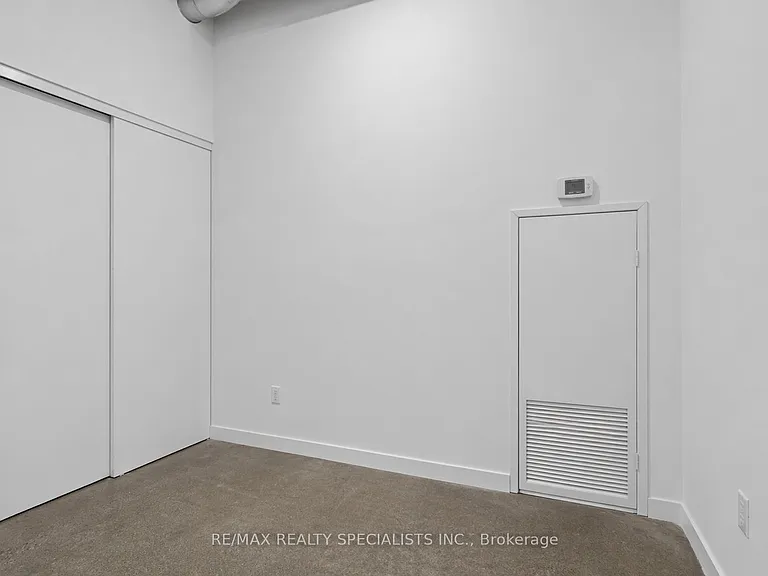 569 King St E #301 — Photo 6
