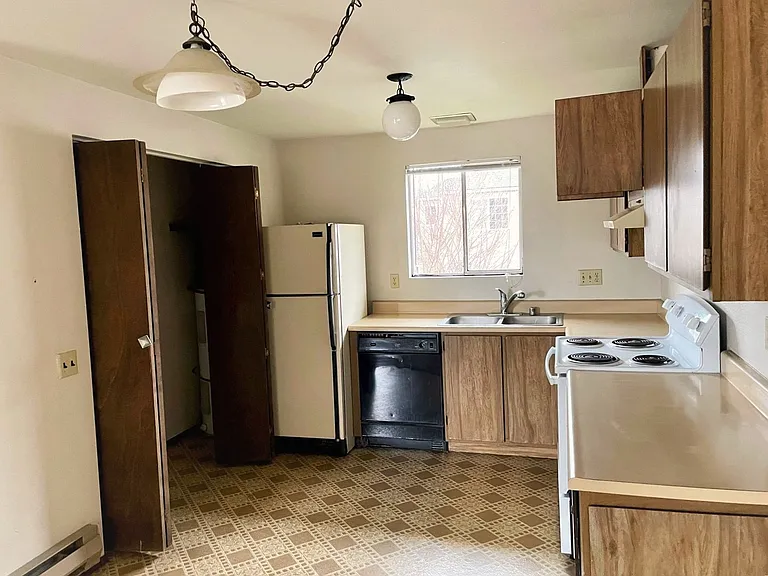 2329 Orleans St — Photo 5