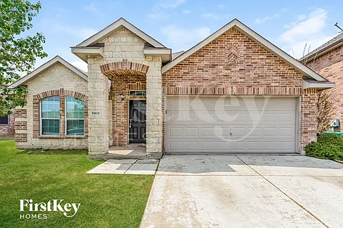 3908 Windy Point Dr Photo 1