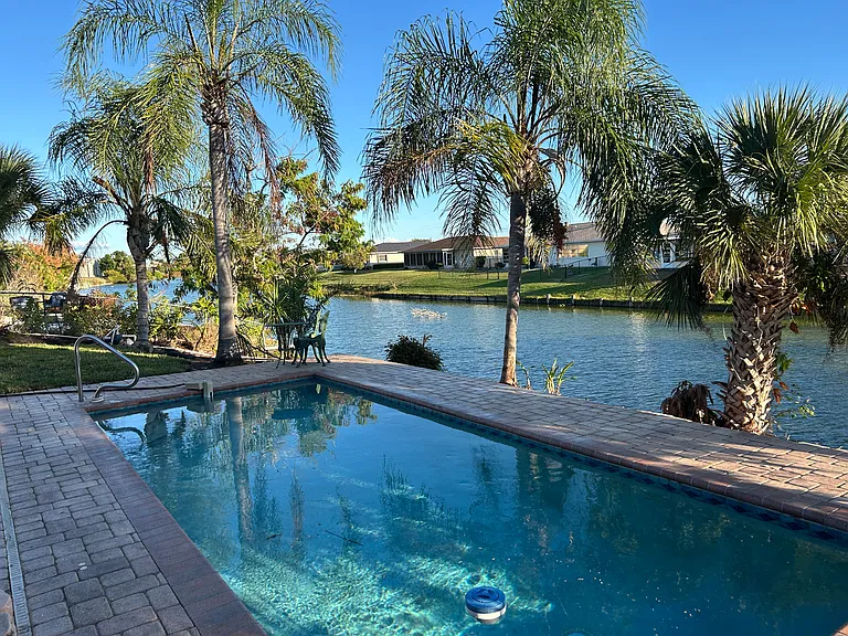 1220 Lakeside Dr — Photo 3