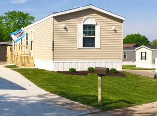 2426 Chestnut St, Sycamore, IL 60178