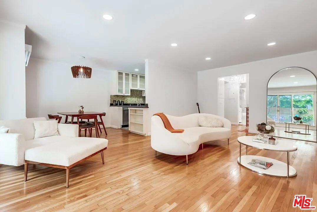 2 bed, 2.0 bath, 1002 sqft, $3,800 — Photo 1