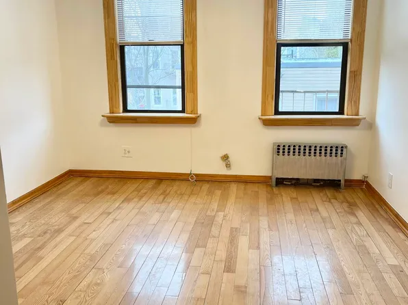 134 Dupont Street image 1 of 5