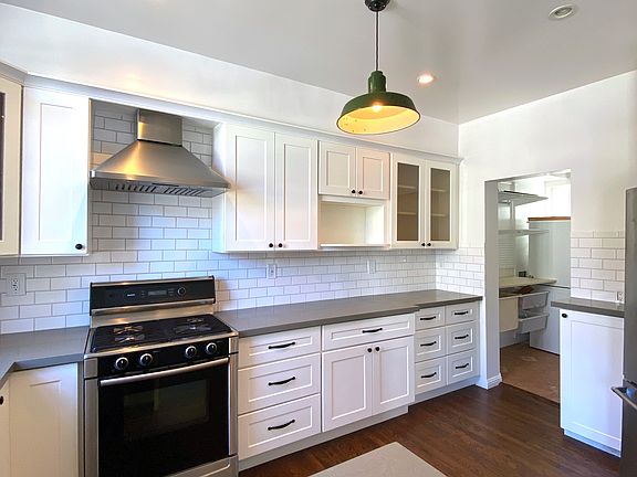 3rd image of 1701 Grove St APT 1