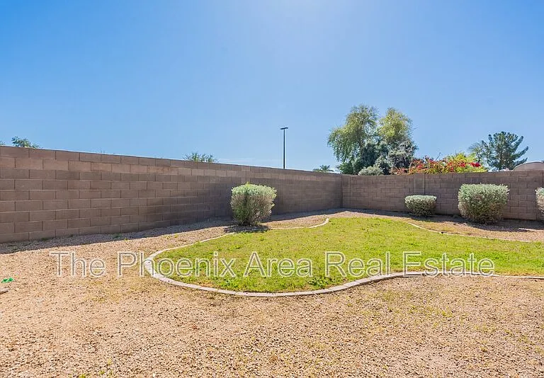 1261 N Balboa Dr — Photo 1