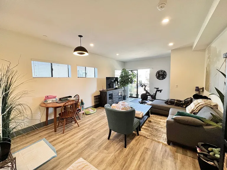 mid374 — Photo 4