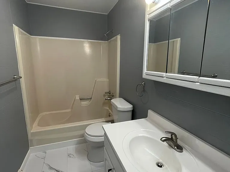 22016 Russet Dr — Photo 3