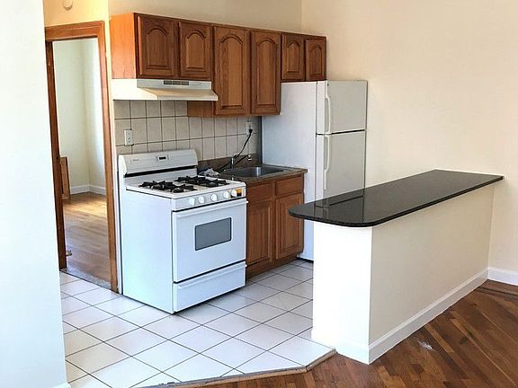 3rd image of 3607 32nd St APT 3F