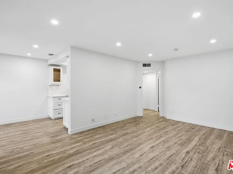 13025 Moorpark St #106 — Photo 2