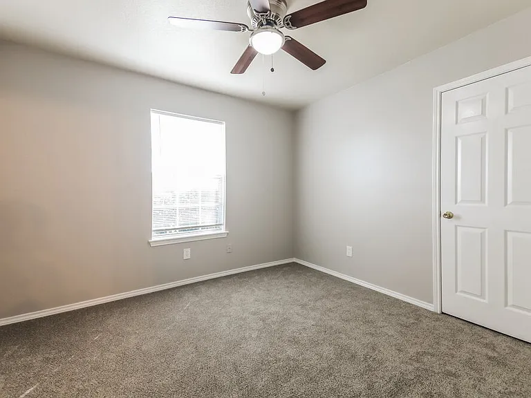 1611 Cedar Bluff Ln — Photo 14