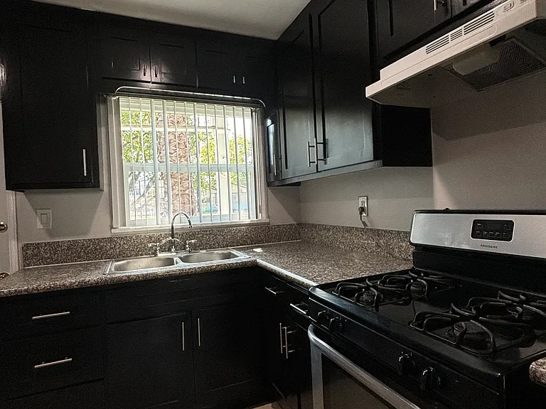 1137 E Washington Blvd — Photo 19