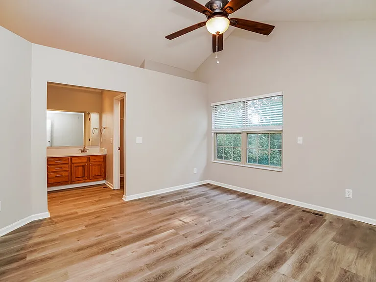 1635 Saffron Dr — Photo 13