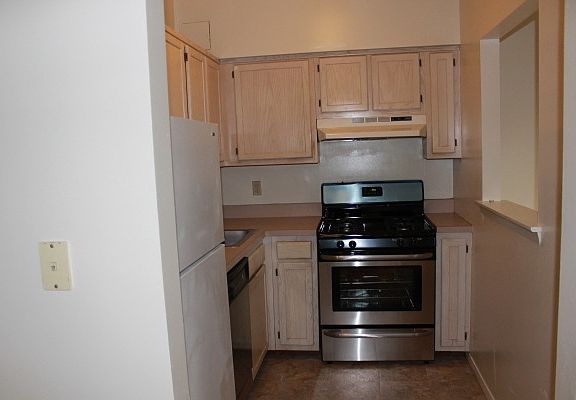2nd image of 381 Cumberland St
