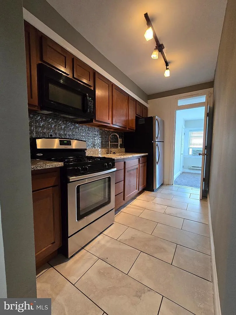 Building Photo - 4044 7th St NE #4