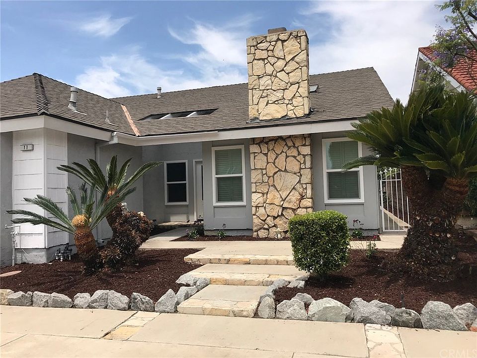 2nd image of 11 Colonial