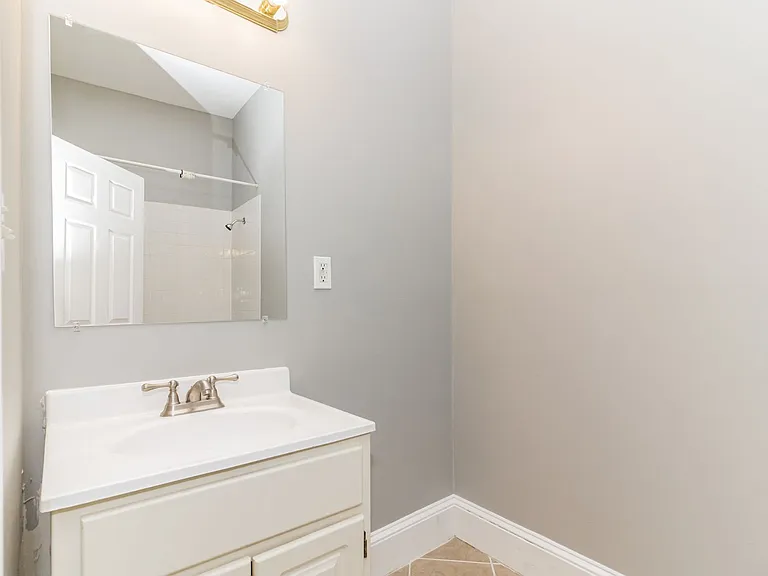 2227 Linden Ave — Photo 12