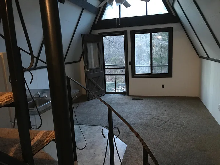 53 Arlington Dr — Photo 4