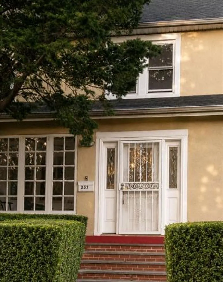 3 bed, 1.0 bath, 1700 sqft, $3,700 — Photo 2