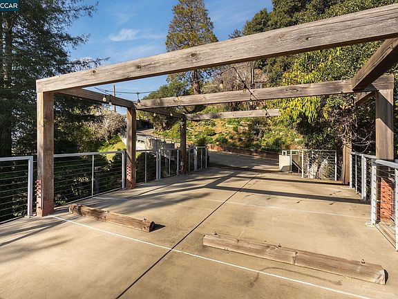 5th image of 161 Panoramic Way